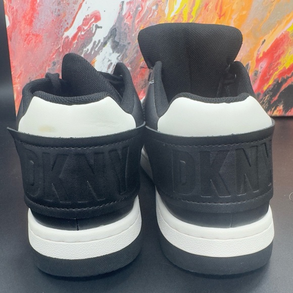 DKNY Women's White and Black Ozone Lace-Up Low-Top SZ9 - Picture 8 of 9